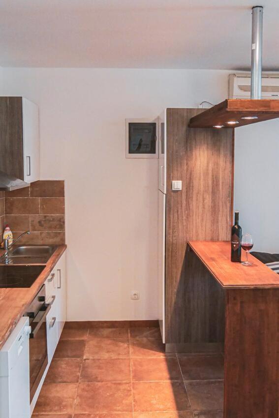Fully Renovated One Bedroom Apartment With A Seaview - A 塞维德 外观 照片