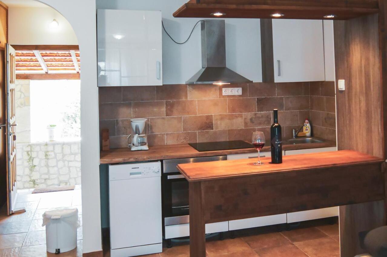 Fully Renovated One Bedroom Apartment With A Seaview - A 塞维德 外观 照片