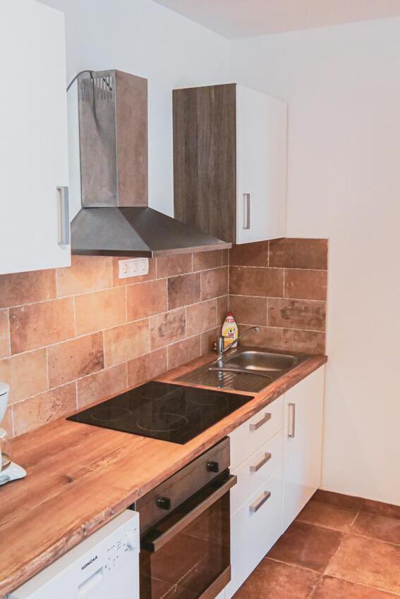 Fully Renovated One Bedroom Apartment With A Seaview - A 塞维德 外观 照片