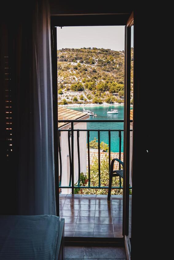 Fully Renovated One Bedroom Apartment With A Seaview - A 塞维德 外观 照片